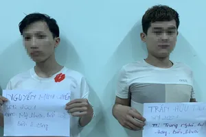 Công an giải cứu thanh niên bị nhốt trong phòng trọ do nợ tiền