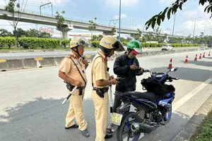 Chạy quá tốc độ trên Xa lộ Hà Nội: 'Đường trống, thẳng nên chạy nhanh'