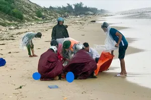 Phát hiện thi thể nữ trôi dạt vào bờ biển Thừa Thiên Huế