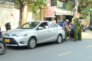 Bình Thạnh: Tổ công tác 363 phát hiện 4 tài xế mang dao, hơi cay
