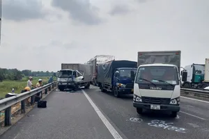 Va chạm liên hoàn giữa 4 ô tô khiến cao tốc TP.HCM - Trung Lương ùn tắc trên 5km