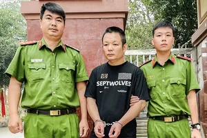 Vừa mãn hạn tù lại bị bắt ngay cửa trại giam về tội trộm cắp