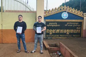 Ngô Quyết Nhu và Ngô Viết Tiến được trao trả, di lý về Việt Nam để phục vụ công tác điều tra. Ảnh: CA