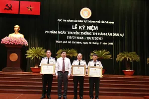 Bộ Tư pháp trao bằng khen cho Cục Thi hành án dân sự TP.HCM