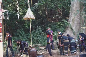 Về Đắk Lắk xem thầy cúng cầu mưa