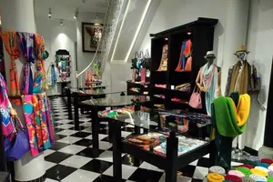 Khaisilk bán khăn Trung Quốc phạm tội gì?