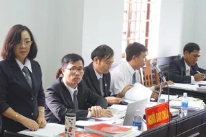 Luật sư phản ứng kiểm sát viên hỏi như 'gài bẫy' bị cáo