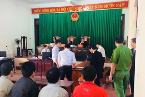 Hi hữu: Toà bất ngờ vì bị Luật sư 'đòi' trả chỗ ngồi 