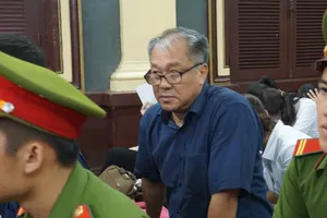 Cháu của Hứa Thị Phấn lại bật khóc tại tòa