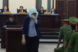 Thư ký của bà Hứa Thị Phấn khai bị điều tra viên mớm cung