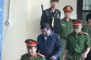 Luật sư nói về việc ông Vĩnh, ông Hóa không bị còng tay ở tòa