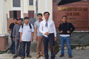 5 người vụ gỗ khô khăn gói ra Đà Nẵng chờ phiên giám đốc thẩm