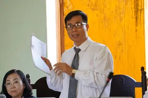 Vụ cưa gỗ khô: Phiên toà liên tục bị gián đoạn vì âm thanh