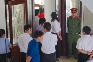 'Kịch bản' nào cho số phận pháp lý năm công dân vụ gỗ khô?