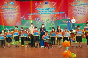 Tổng đài Lof Kun hỗ trợ trẻ em có hoàn cảnh khó khăn