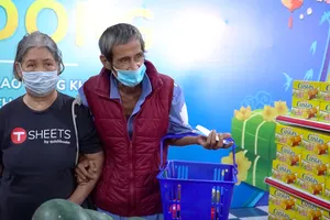 Hộ nghèo TP.HCM cùng đi Siêu thị mini Tết 0 đồng