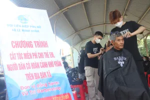 Tóc đẹp, lòng vui, rộn ràng cả xã 