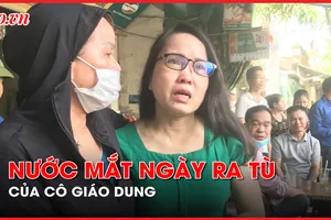 Video: Nước mắt ngày trở về của cô giáo Lê Thị Dung ở Nghệ An