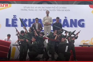 Phục dựng lại giai đoạn lịch sử "Bác Hồ đặt tên cho ông Trần Đại Nghĩa" bằng tiếng Anh