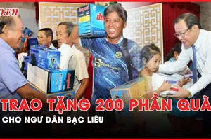 'Cùng ngư dân thắp sáng đèn trên biển': Trao 200 phần quà cho ngư dân Bạc Liêu