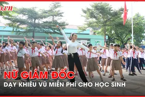 Video: Nữ giám đốc ngân hàng dạy khiêu vũ miễn phí cho học sinh