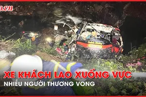 Video: Hiện trường vụ xe khách lao xuống vực ở cao tốc La Sơn - Túy Loan