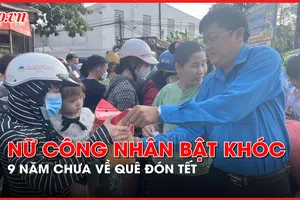 Video: Nữ công nhân bật khóc vì 9 năm chưa được về quê đón tết