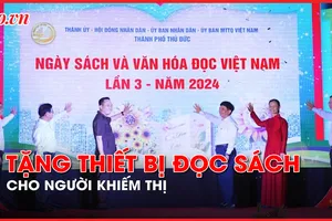 Video: Tặng thiết bị đọc sách cho người khiếm thị tại Ngày Sách và Văn hóa đọc TP Thủ Đức
