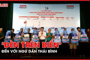 'Cùng ngư dân thắp sáng đèn trên biển' đến với ngư dân tỉnh Thái Bình