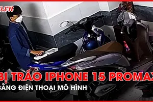 Bán iPhone 15 ProMax, sơ sểnh vài giây bị tráo thành điện thoại mô hình