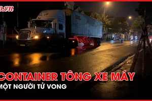 Container tông văng xe máy lên vỉa hè, nam thanh niên tử vong