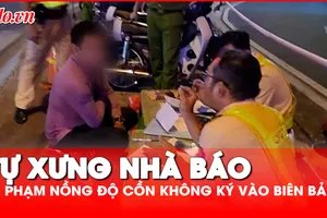 Một người tự xưng nhà báo lái ô tô vi phạm nồng độ cồn không ký vào biên bản