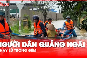 Video: Nước sông dâng cao, người dân Quảng Ngãi sơ tán ngay trong đêm 