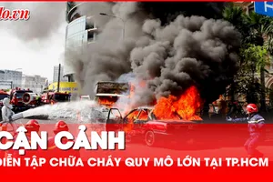 Video: Hơn 7.200 người tham gia diễn tập chữa cháy quy mô lớn ở phố đi bộ Nguyễn Huệ