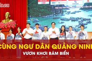 ‘Cùng ngư dân thắp sáng đèn trên biển' tiếp sức bà con Quảng Ninh vươn khơi