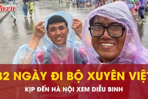 Chuyện chưa kể về 2 người đi bộ xuyên Việt 82 ngày ra Hà Nội xem diễu binh