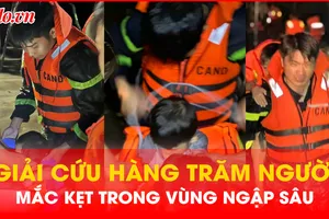TP.HCM: Hàng trăm người được cứu khỏi vùng ngập sâu do mưa lớn 