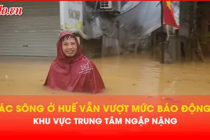 Lũ xuống chậm, trung tâm TP Huế vẫn ngập sâu