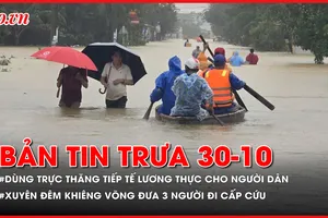 Thủ tướng chỉ đạo dùng cả trực thăng cứu trợ người dân bị lũ cô lập; Xuyên đêm khiêng võng đưa 3 người bị thương đi cấp cứu