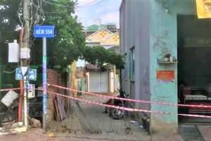 Lý do việc dùng dây kẽm gai rào chắn một số hẻm bị phong tỏa