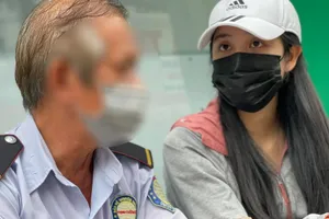 Tặng tiền cho người bảo vệ bị trộm lừa lấy xe SH Mode của khách 