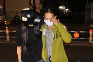 Phát hiện tiền trong túi áo khoác được tặng, người phụ nữ nhặt ve chai bật khóc