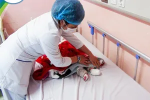 Xông mũi trị COVID-19 cho trẻ nhỏ: Những nguy hiểm cần biết!