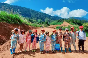 Con đường mới đến 'ngôi trường cổ tích' ở Tăk Pổ