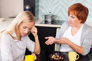 Mẹ chồng "kẹo kéo" không hiểu nổi!