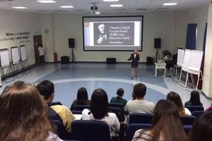 Chuyện giáo sư quần cộc: Ăn cho mình, mặc cho người...