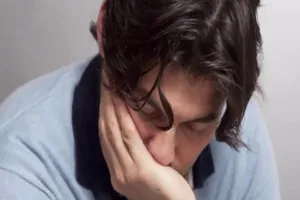 Phận “chui gầm chạn”: Trong gầm chạn có gì?