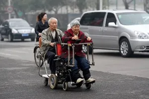 Chiếc xe đặc biệt và cặp vợ chồng 'đẹp đôi nhất Trung Quốc'