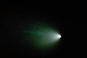 Dân California xôn xao với vật thể phát sáng trên bầu trời