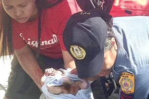 Sinh con ngay trên vỉa hè vì... APEC